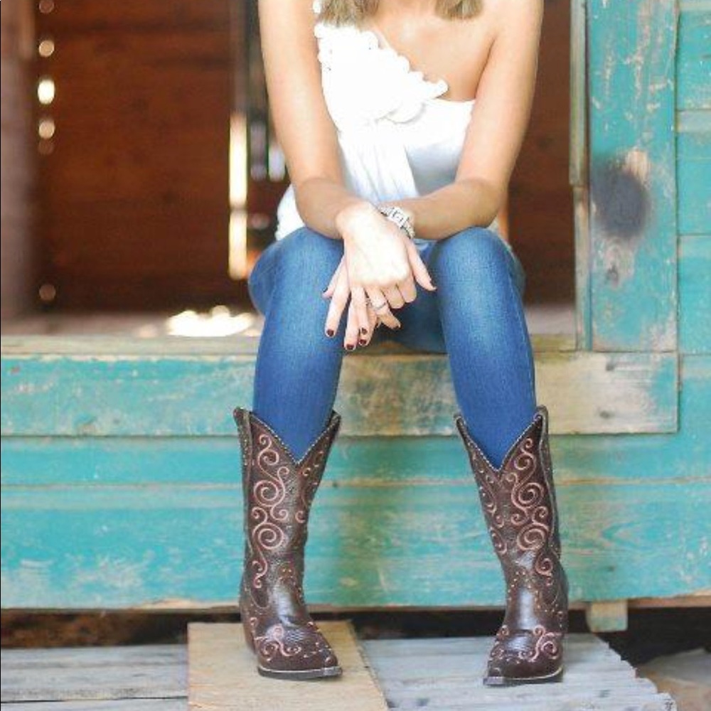 ARIAT COWGIRL BOOTS